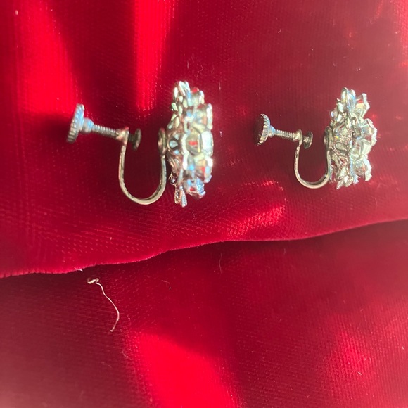 Vintage Rhinestone Screw Back Earrings - Picture 5 of 10